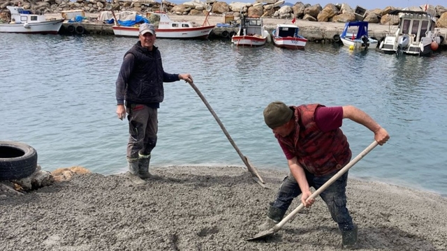 Gelibolu'da balıkçıların kayıkları için yeni rampa yapıldı