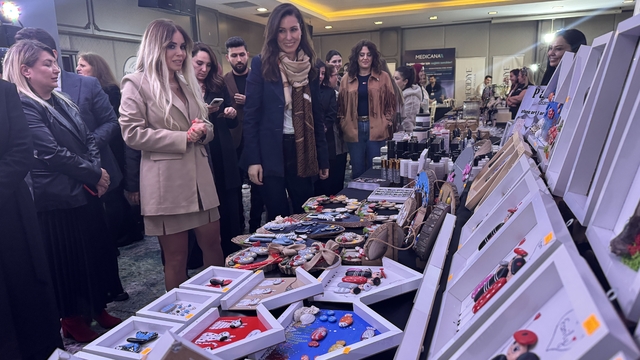 AK Partili Karaaslan depremzede çocuklar yararına düzenlenen şenliği ziyaret etti