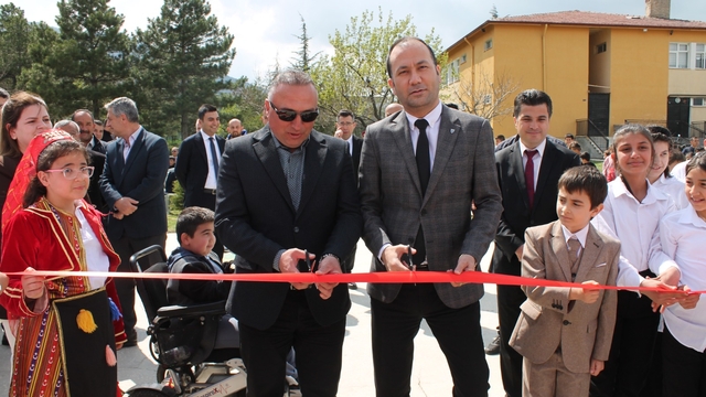 Çay'da "Engelsiz Yarınlar Projesi" kapsamında sera açılışı yapıldı