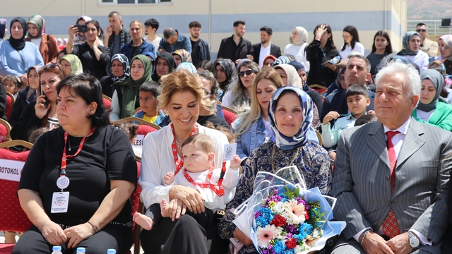 Elazığ'da Çocuklar Gülsün Diye Derneği öncülüğünde yaptırılan anaokulu açıldı