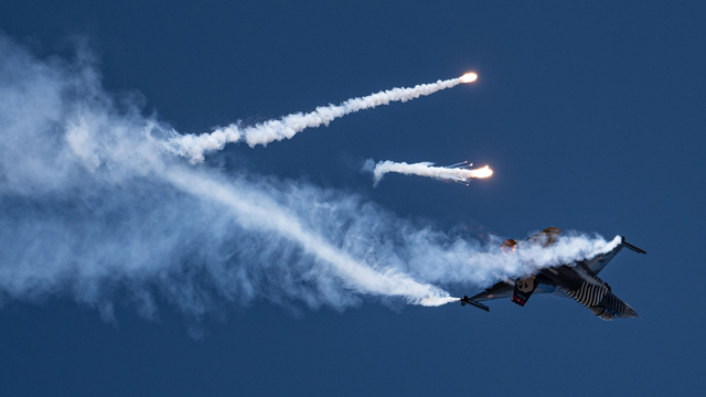 SOLOTÜRK "2025 Turizm Başkenti" Erzurum'da gösteri uçuşu yaptı