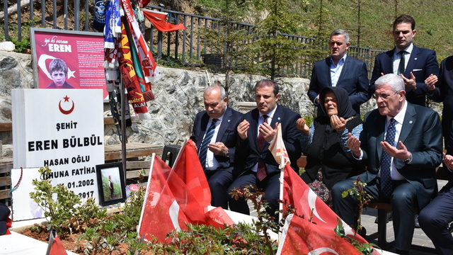 İYİ Parti Genel Başkanı Dervişoğlu, Eren Bülbül, Volkan Konak ve Özkan Sümer'in mezarlarını ziyaret etti