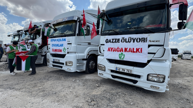 Şanlıurfa'da "Refah açılsın, çocuklar ölmesin"  tır konvoyu düzenlendi