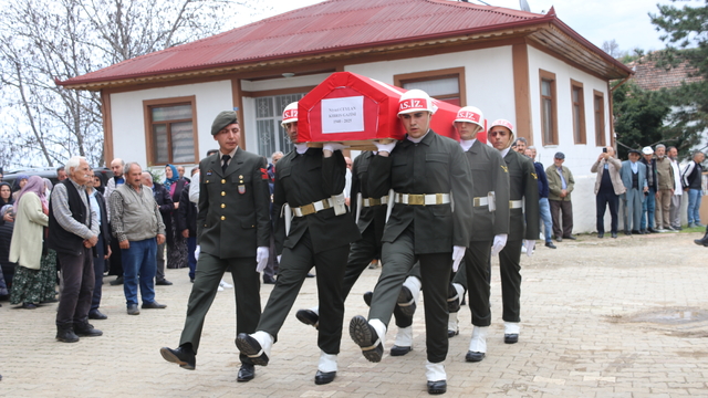 Kıbrıs gazisi Ceylan, Amasya'da son yolculuğuna uğurlandı