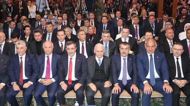 'Palandöken Ekonomi Forumu'nda konuşan Cevdet Yılmaz: Ulusal ve uluslararası ölçekte ekonominin en büyük düşmanı belirsizliktir