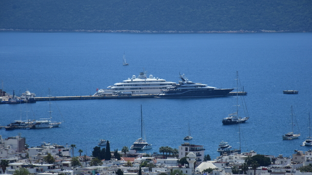 Bodrum'a gelen mega yatlara yakıt ikmali yapıldı