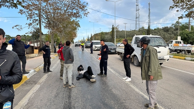 Traktörden dökülen yağ nedeniyle kontrolden çıkan motosiklet devrildi: 2 yaralı