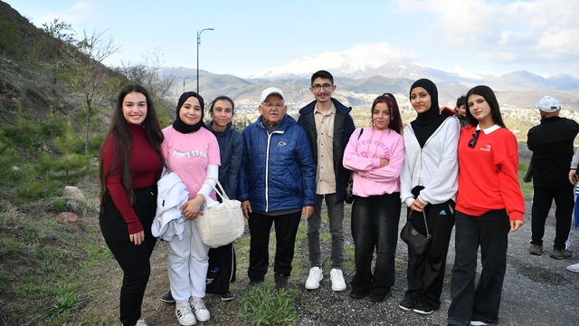 Başkan Büyükkılıç, Ali Dağı'nda gençlerle yürüyüş yaptı