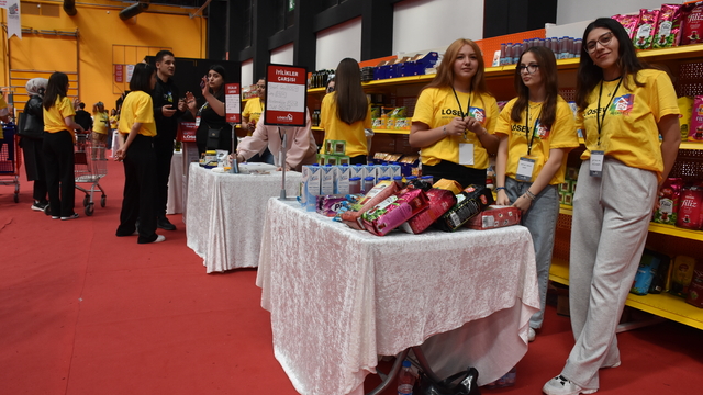 Eskişehir'de LÖSEV gönüllülerince "İyilikler Çarşısı" kuruldu