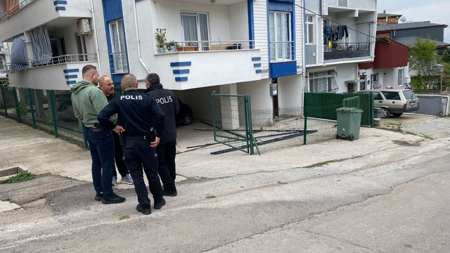 Balkona çektikleri demir profil yüksek gerilim hattına temas etti; 3 ağır yarala