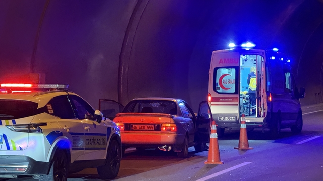 Kahramanmaraş'ta tünelde iki otomobilin çarpıştığı kazada 7 kişi yaralandı