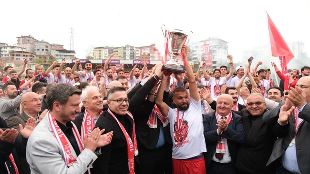 Nesine 3. Lig'e yükselen 1926 Bulancakspor, şampiyonluk kupasını aldı