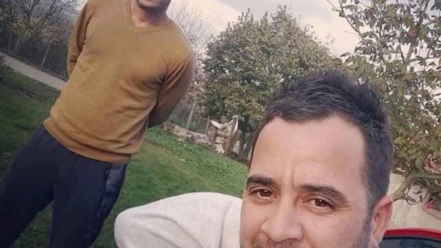 Kazada ölen çocukluk arkadaşları toprağa verildi