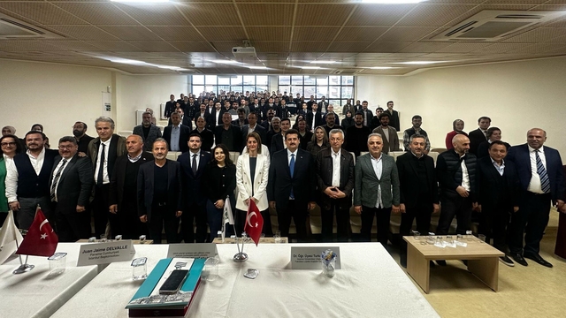 Rize'de "Lojistik ve Taşıma Hukuku Açısından Rize İyidere Lojistik Limanı Projesi" paneli düzenlendi