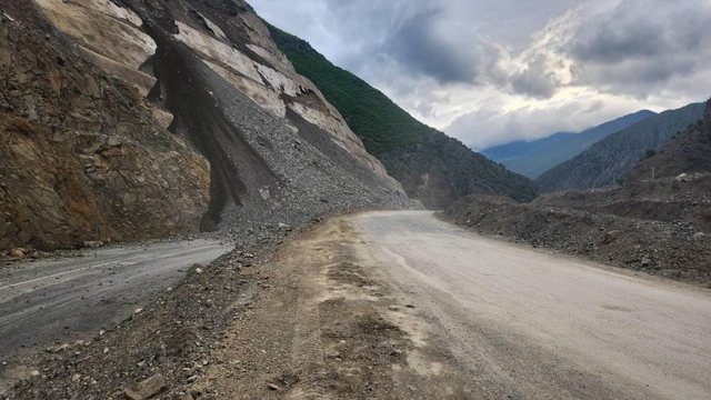GÜNCELLEME- Artvin-Ardahan kara yolu heyelan nedeniyle yeniden ulaşıma kapandı