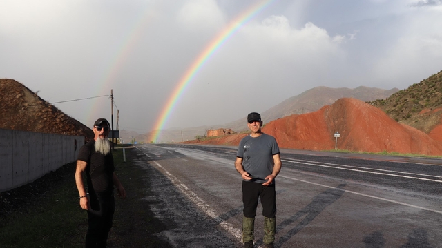 Oltu'nun kırmızı tepelerinde renk cümbüşü