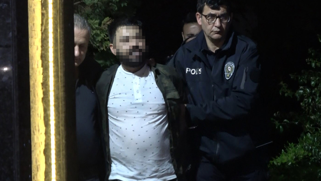 Anne- babasını eve kilitledi, polis kapıyı kırıp içeri girdi