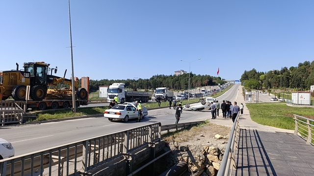 Adıyaman'da zincirleme trafik kazasında 2 kişi yaralandı