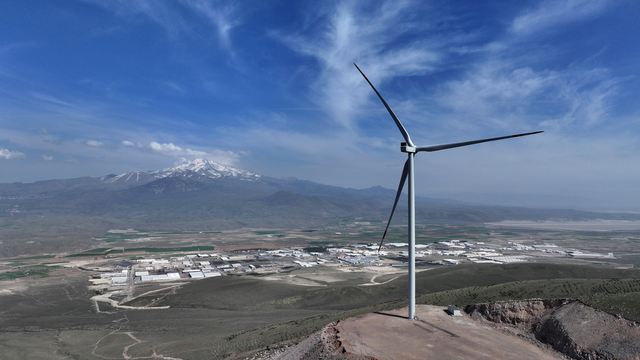 Kayseri'de tramvaylar rüzgar enerjisiyle yol almaya başladı