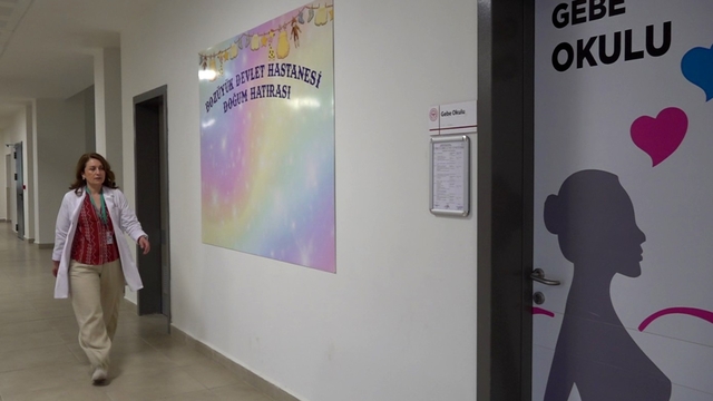 Aynı hastanede 27 yıldır ailelerin bebek sevincine ortak oluyor