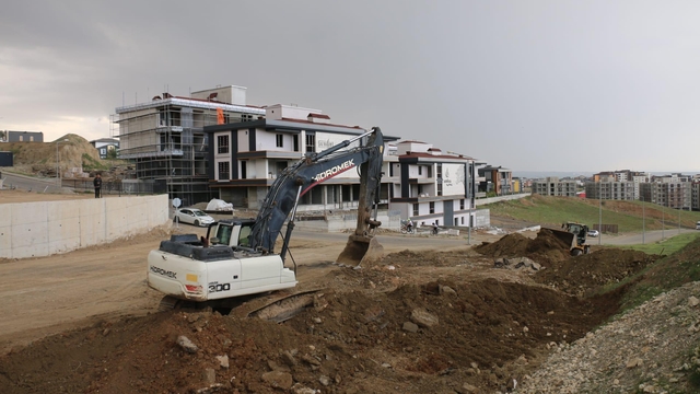 Batman'da yol ve kavşak düzenleme çalışmaları sürüyor