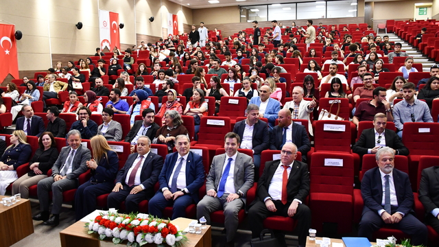 ATÜ'de "Diplomasi Zirvesi: Şekillenen Yeni Dünya" programı başladı