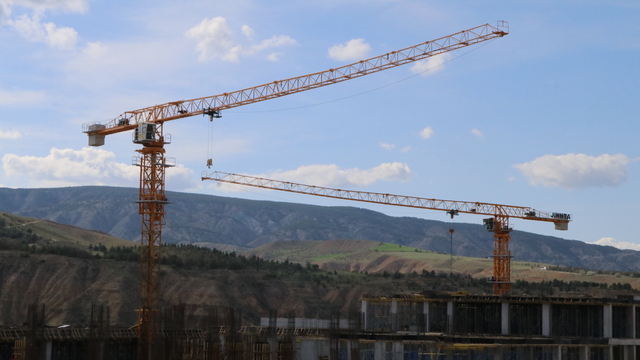 Çankırı'da vinçten düşen işçi öldü