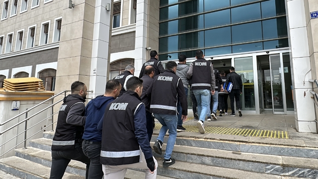 Şanlıurfa'da rüşvet ve resmi belgede sahtecilik operasyonu kapsamında 7 zanlı tutuklandı