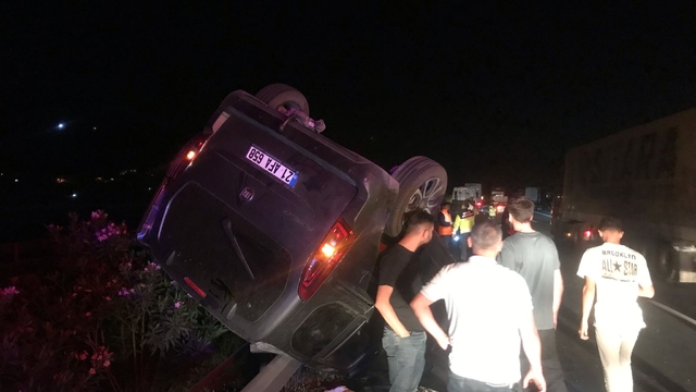 Osmaniye'de otomobil, TIR'a arkadan çarptı: 5 yaralı