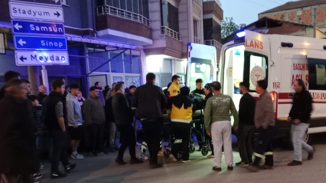 Samsun'da kamyonetle çarpışan motosikletteki baba ve kızı yaralandı
