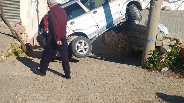 Adıyaman'da çarpışan otomobillerdeki 6 kişi yaralandı