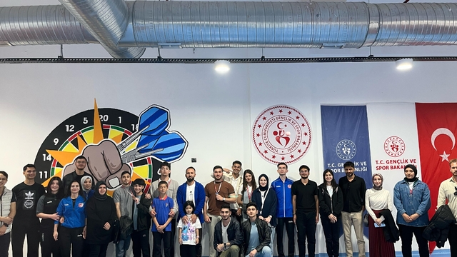 Karaman'da Yeşilay Şubesi dart turnuvası düzenledi