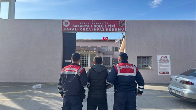 Sakarya'da silah kaçakçılığı operasyonu; 2 tutuklama