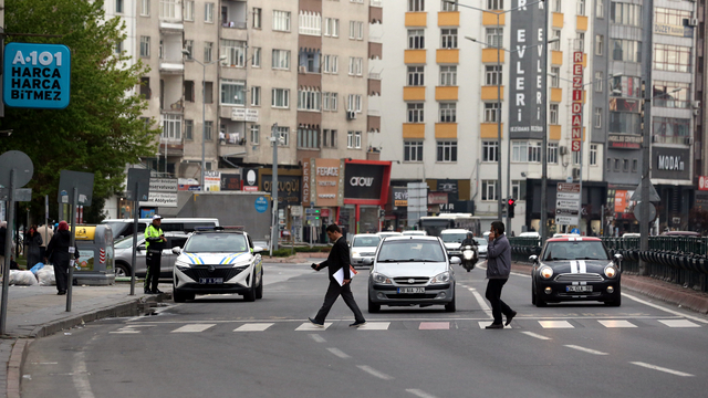 Kayseri'de trafik polislerinden "yaya geçidi" denetimi