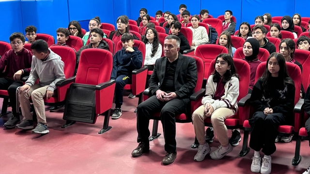 Yozgat'ta öğrenciler mikroplastiklerin zararları konusunda bilgilendirildi