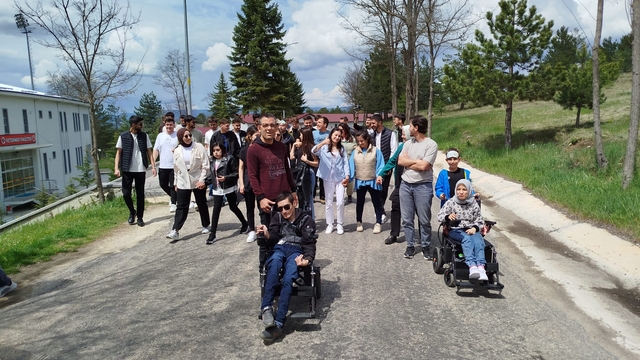 Kastamonu'da üniversite öğrencileri kampüste engelli bireylerle bir araya geldi