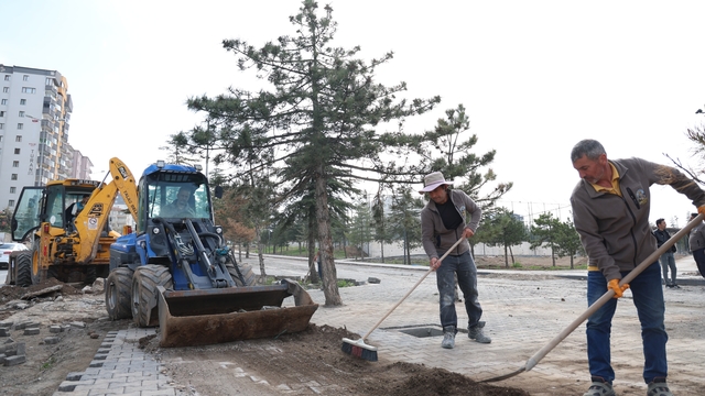 Başkan Yalçın, Talas Millet Bahçesi'nde incelemede bulundu