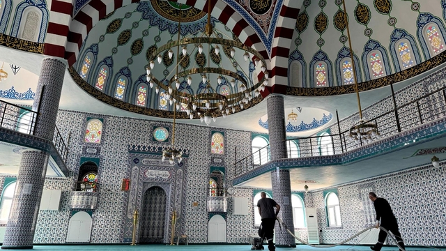 Batman'da ibadethanelerde temizlik çalışması yürütüldü