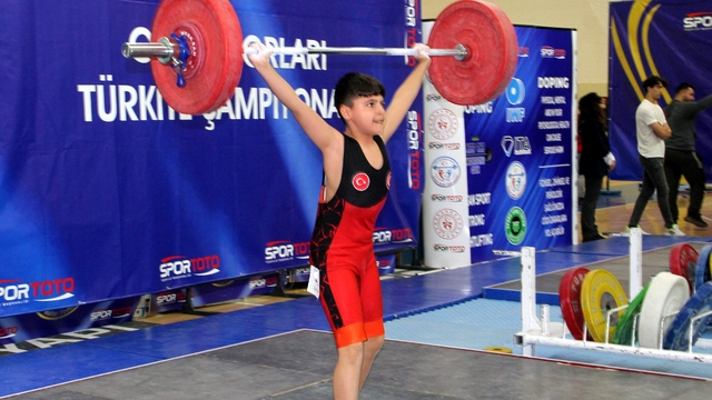 Okul Sporları Halter Yıldızlar Türkiye Şampiyonası Sinop'ta başladı