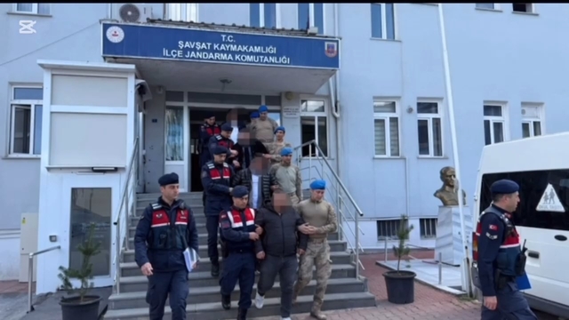 Artvin'de silah kaçakçılığı operasyonunda 9 kişi yakalandı