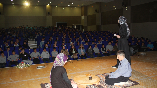 Şarkışla'da öğrenciler "Çanakkale'den Cennete" adlı tiyatro oyununu sahneledi