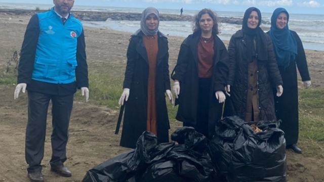 Giresun'da öğrenciler çevre temizliği etkinliğine katıldı
