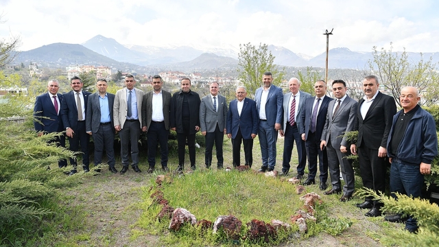 Başkan Büyükkılıç, Hacılar ilçesinde ziyaretlerde bulundu
