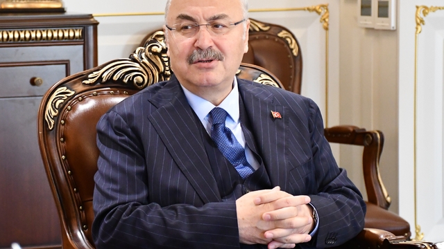 Adana Valisi  Köşger'den 1 Mayıs Emek ve Dayanışma Günü mesajı