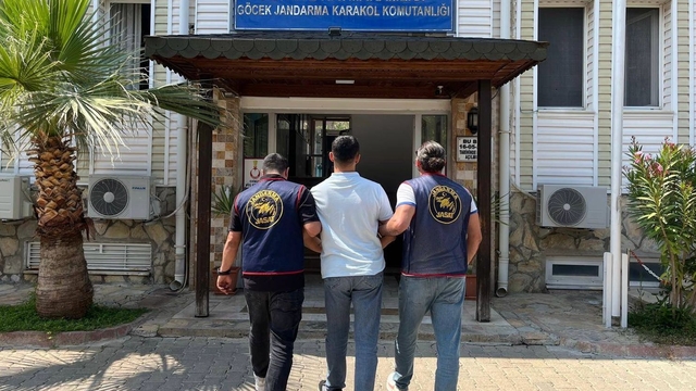 Fethiye'de 3 ayrı suçtan 12 yıl 6 ay cezası bulunan firari hükümlü yakalandı