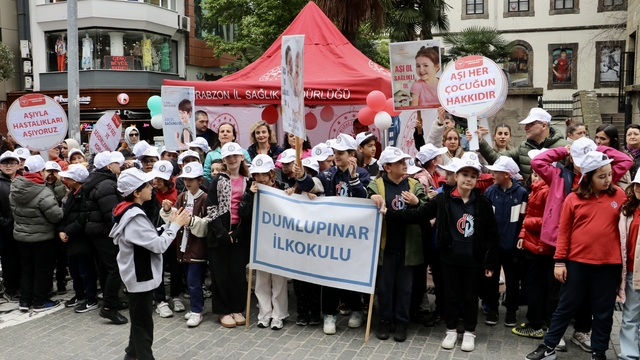 Trabzon'da Aşı Haftası etkinlikleri kapsamında yürüyüş gerçekleştirildi