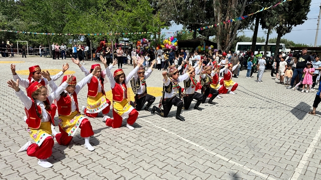 Hatay'da okullar arası bahar şenliği düzenlendi