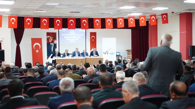 Van'da kurum amirleriyle muhtarlar bir araya geldi