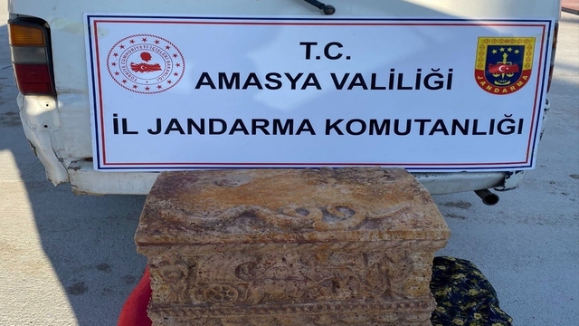 Amasya'da Roma dönemine ait mini lahit ele geçirildi; 1 gözaltı