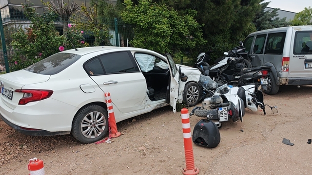 Bursa'da 2 otomobilin çarpıştığı kazada 4 kişi yaralandı